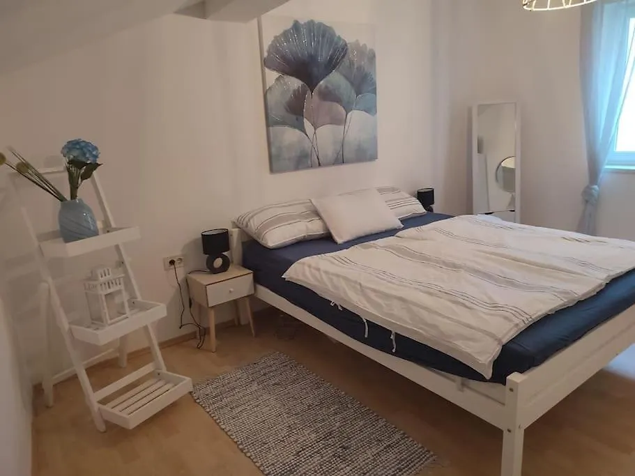 Lovely 3-Badroom Apartment With Panoramic See View 메덜린