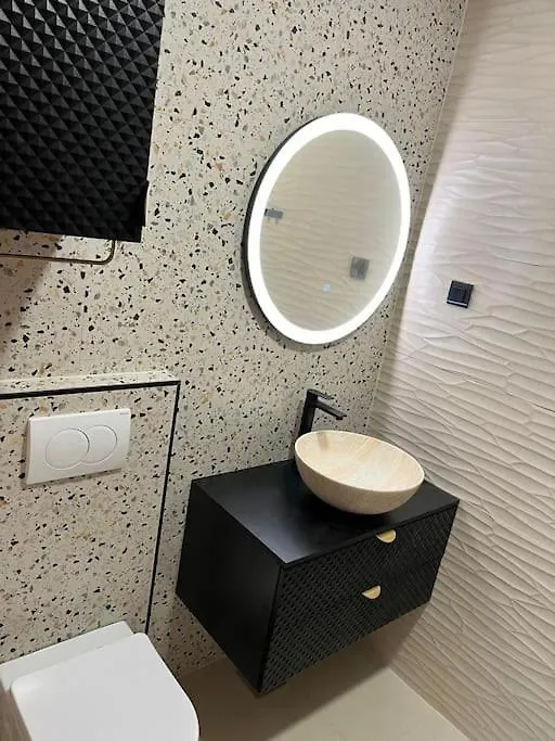 Lovely 3-Badroom Apartment With Panoramic See View 메덜린