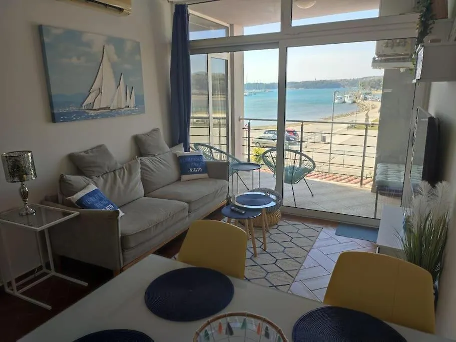 Lovely 3-Badroom Apartment With Panoramic See View 메덜린